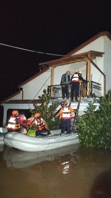 Οι εθελοντές της ΕΠ.ΟΜ.Ε.Α. επιχειρούν στην πληγείσα Θεσσαλία 