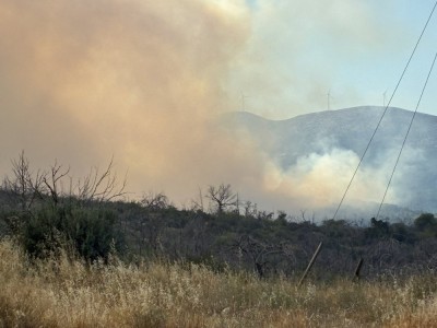 🚨 Στο μέτωπο της φωτιάς στην Οινόη βρίσκεται η ΕΠΟΜΕΑ.