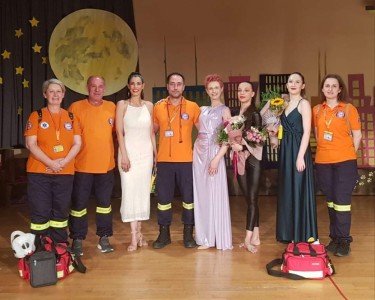 Υγειονομική κάλυψη της ΕΠΟΜΕΑ Λάρισας στην ετήσια παράσταση μοντέρνου & σύγχρονου χορού "ΓΑΤΕΣ" της σχολής χορού Les Danseurs 